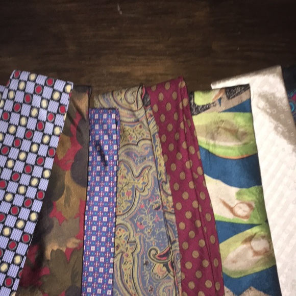Box of 10 Silk ties, that’s $2 per tie - Picture 6 of 6